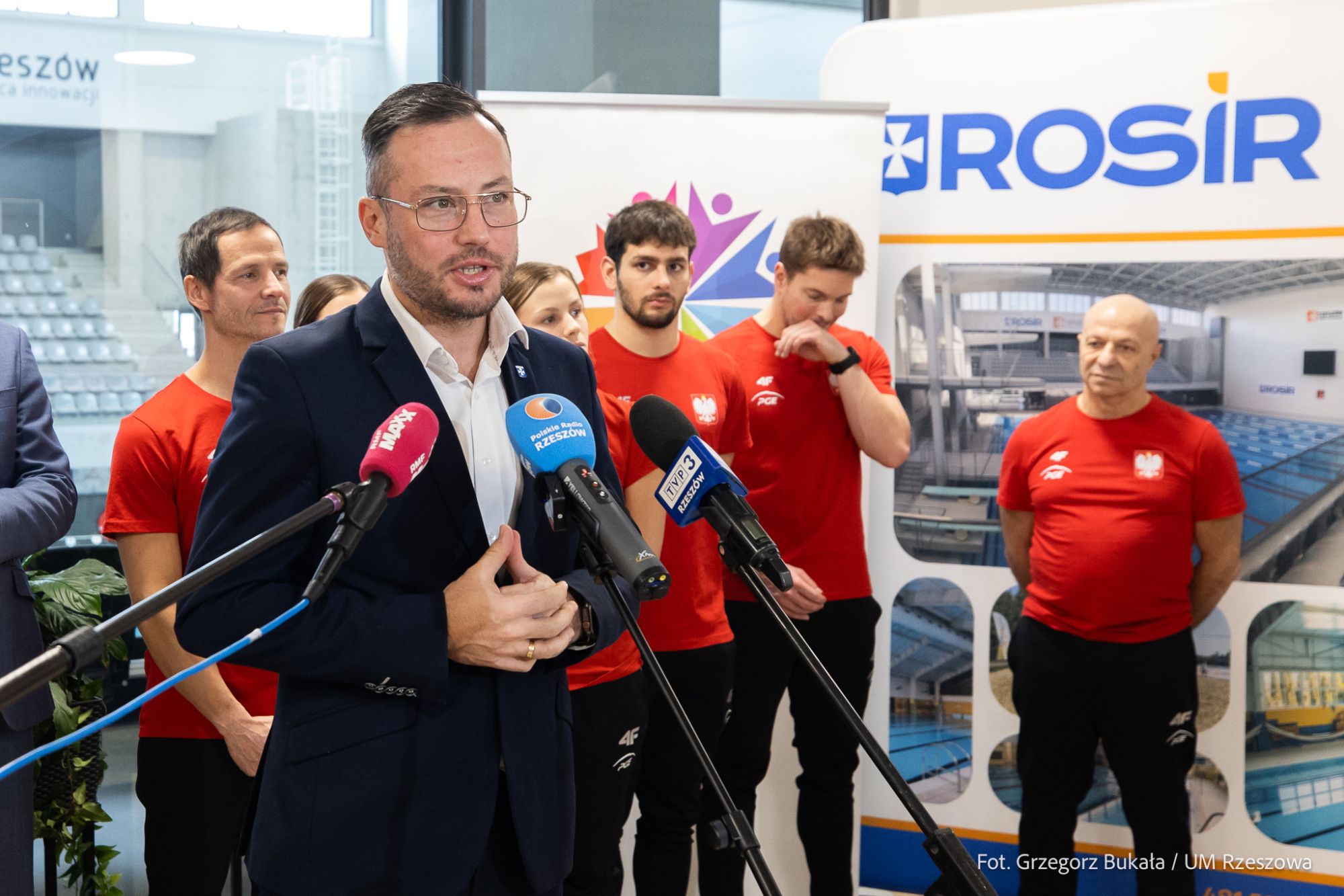 Zdjęcie z konferencji prasowej na pływalni przy ul. Matuszczaka 7a w Rzeszowie, fot. Grzegorz Bukała, Urząd Miasta Rzeszowa